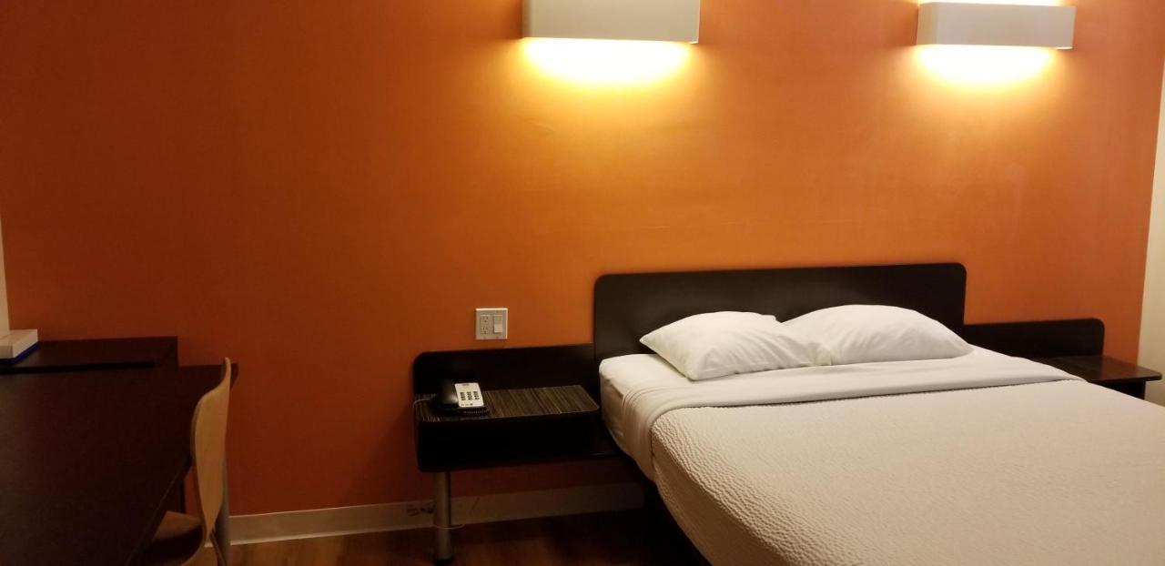Joys Inn Innisfail, Ab Екстериор снимка