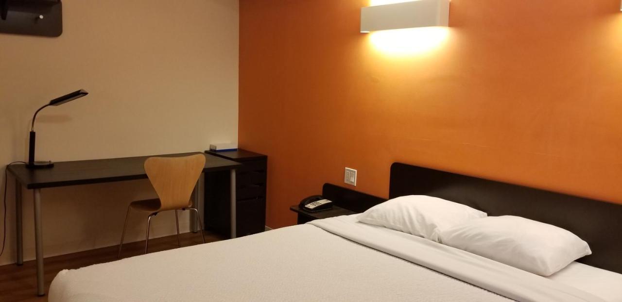 Joys Inn Innisfail, Ab Екстериор снимка