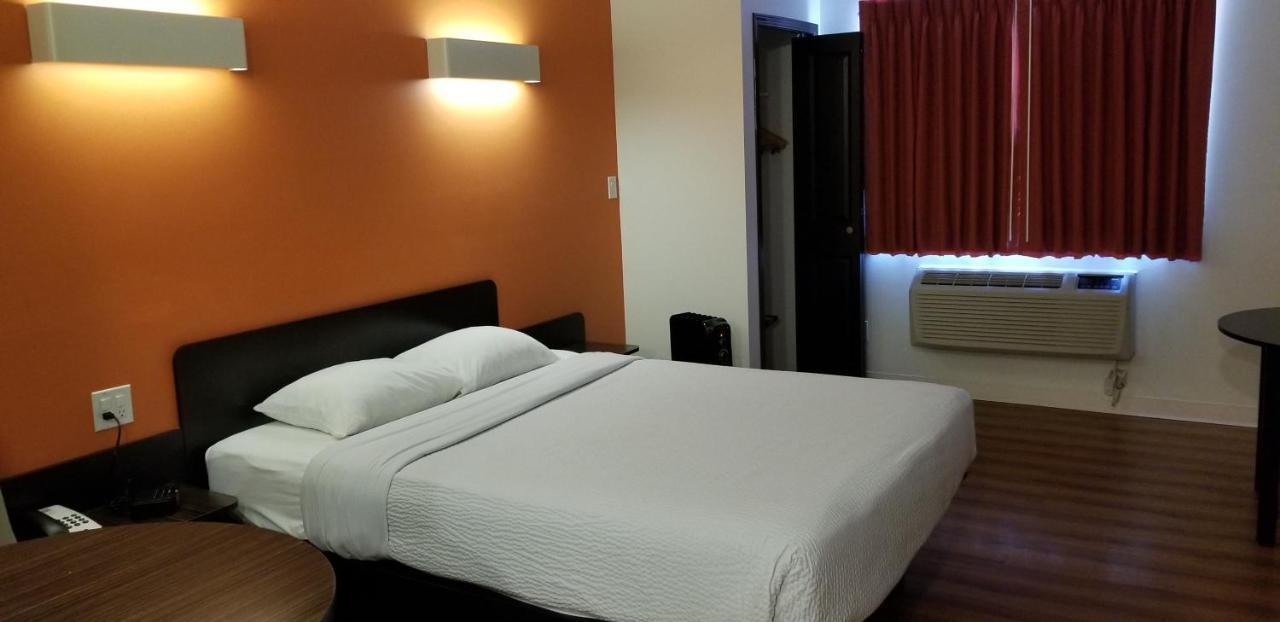 Joys Inn Innisfail, Ab Екстериор снимка