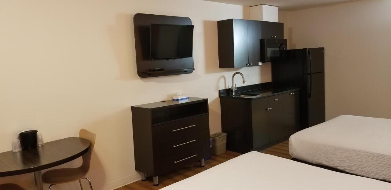 Joys Inn Innisfail, Ab Екстериор снимка