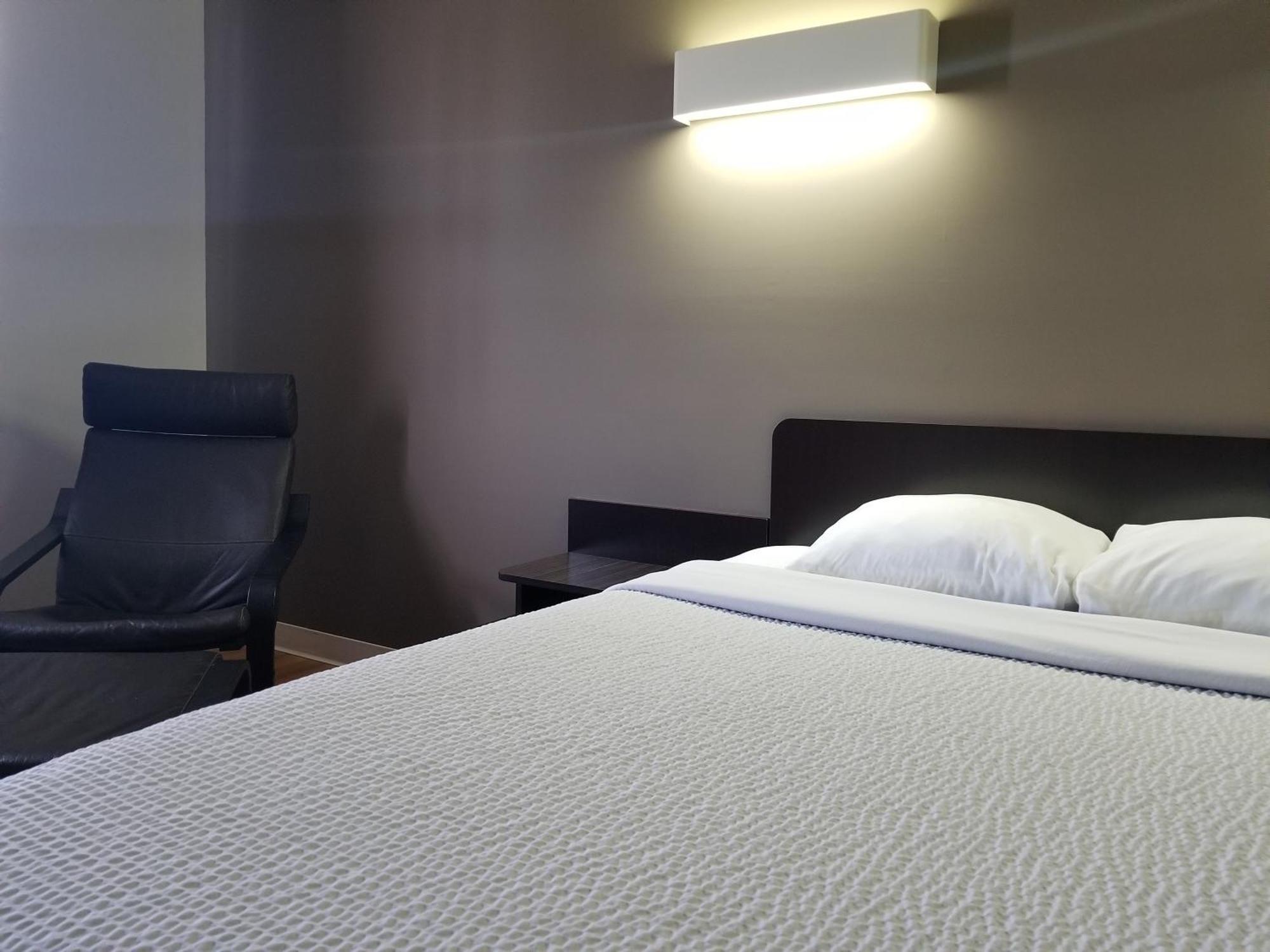 Joys Inn Innisfail, Ab Екстериор снимка