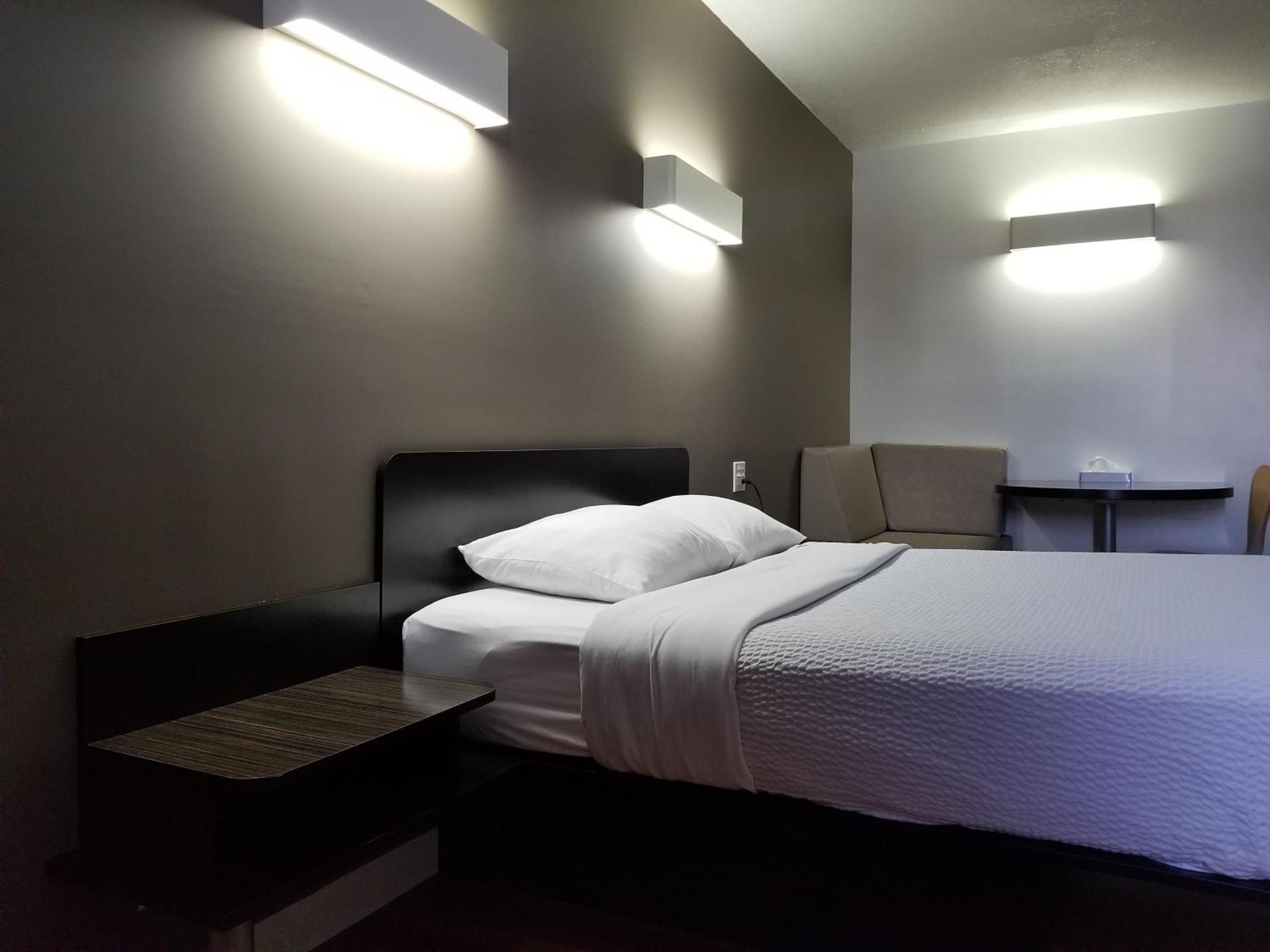 Joys Inn Innisfail, Ab Екстериор снимка