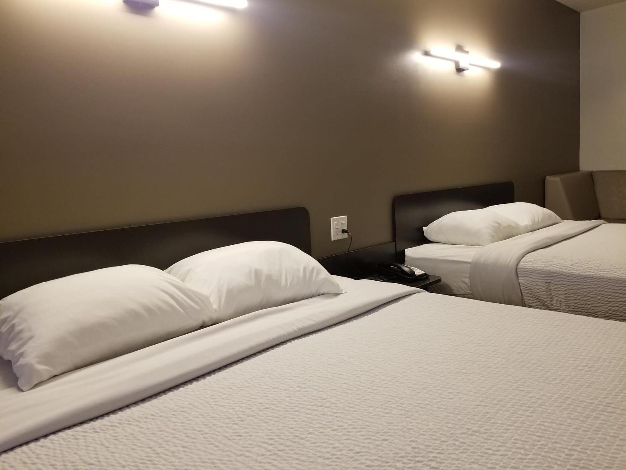 Joys Inn Innisfail, Ab Екстериор снимка