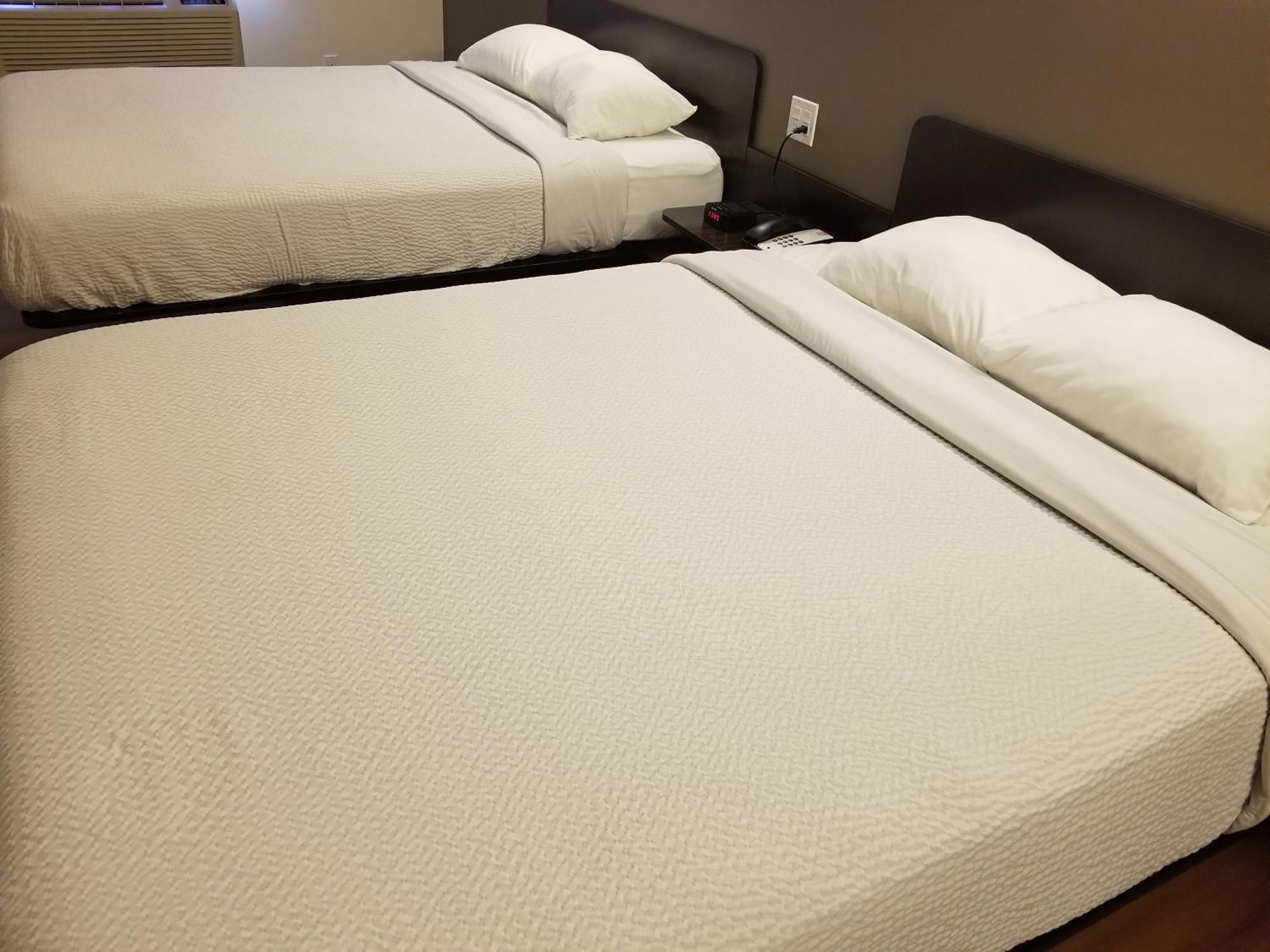 Joys Inn Innisfail, Ab Екстериор снимка