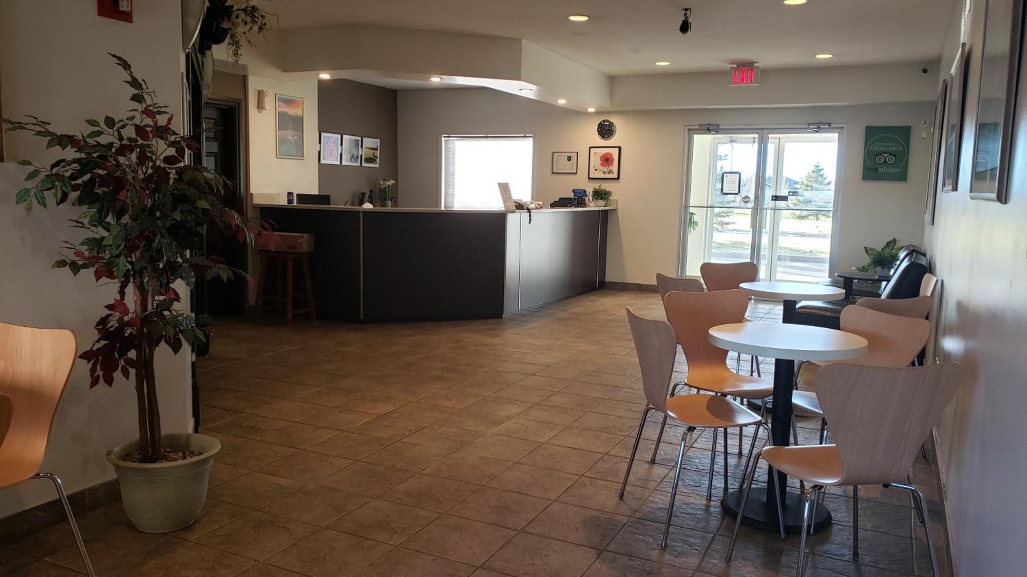 Joys Inn Innisfail, Ab Екстериор снимка