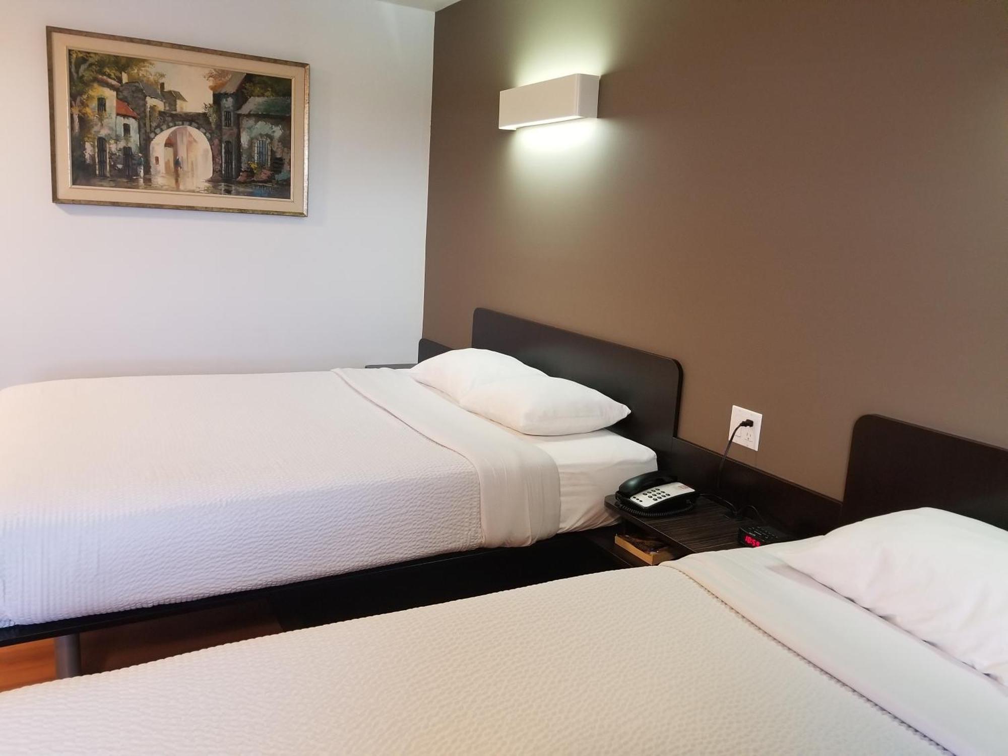Joys Inn Innisfail, Ab Екстериор снимка